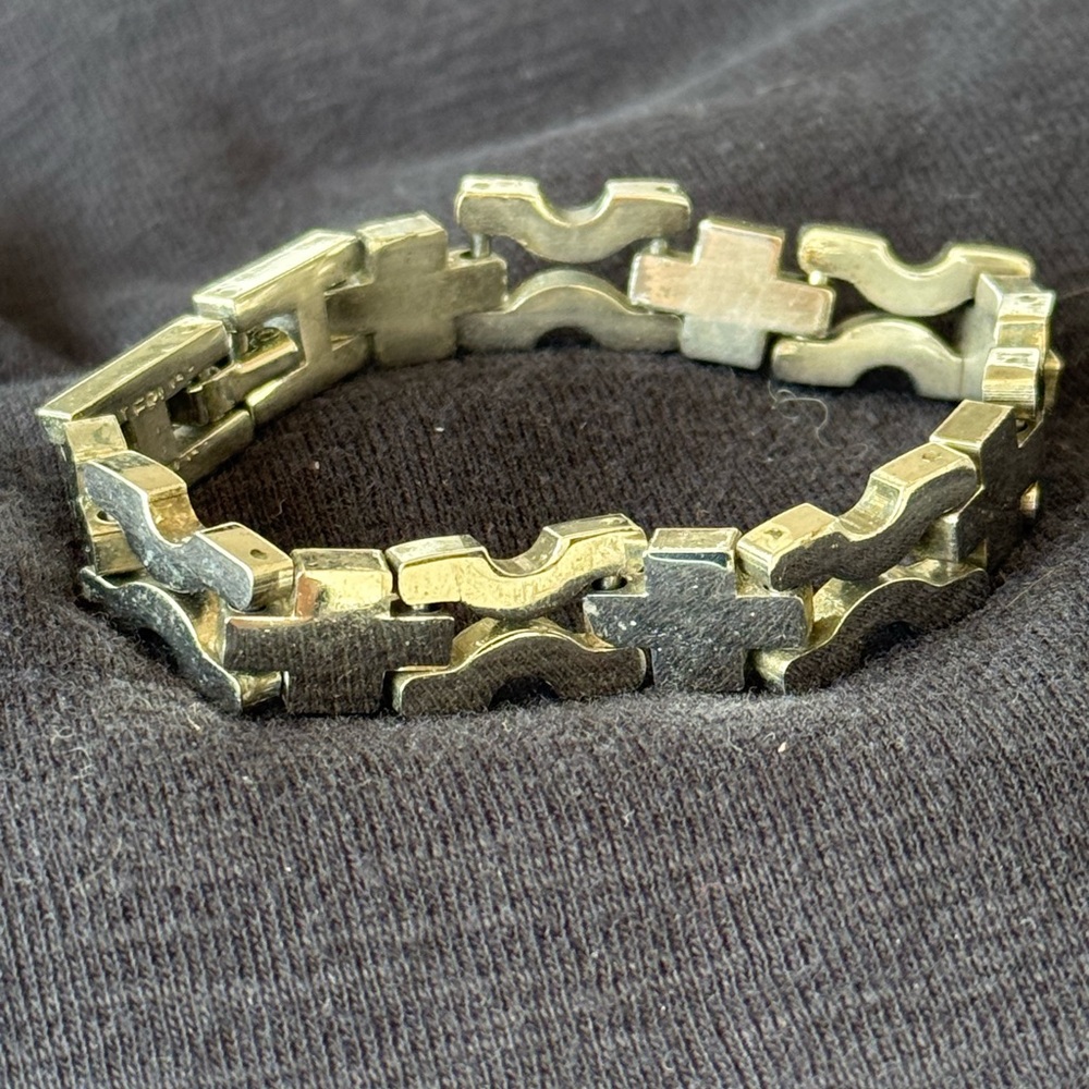 Elegant Silver Bracelet - Picture 4 of 9